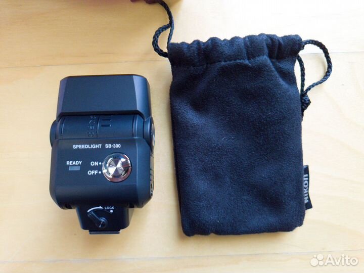 Вспышка Nikon SB-300