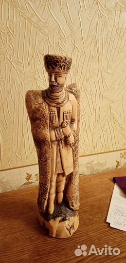 Статуэтка джигита в бурке