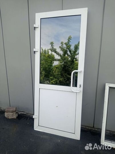 Дверь пластиковая бу