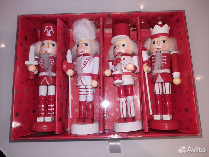 Щелкунчики деревянные