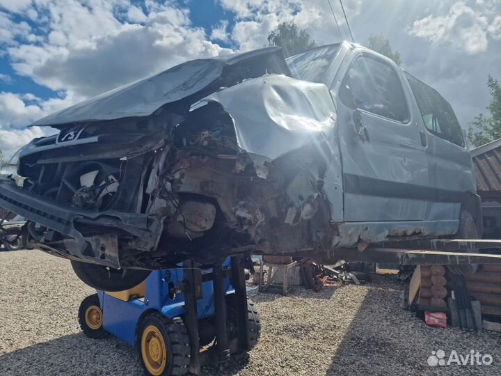 В разборе Peugeot Partner M59 1.4 KFW 75л.с. 2004г