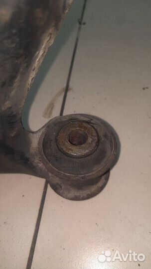 Рычаг подвески передний правый Skoda Octavia