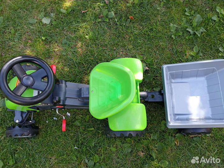 Детский трактор с педалями