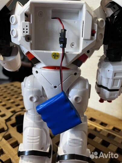 Игрушка робот с пультом