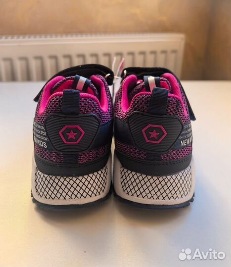 Кроссовки новые