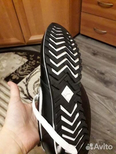 Продам новые кожан.мужские кроссовки