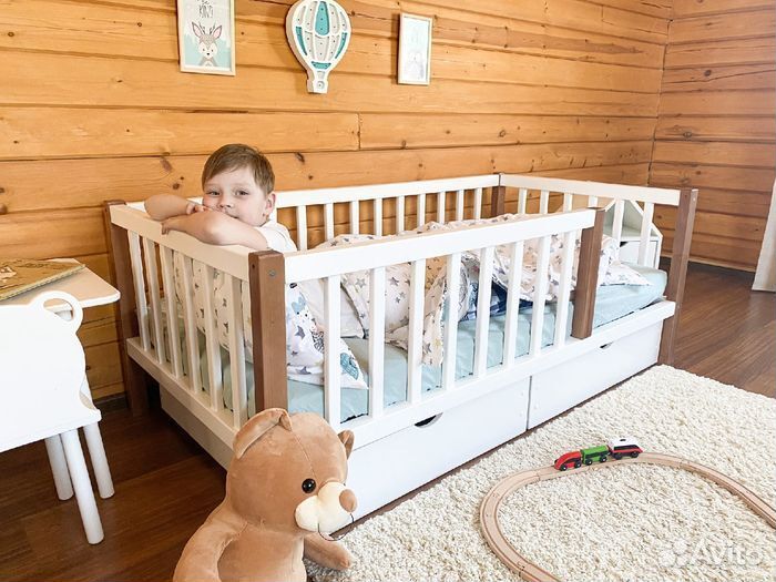 Кроватка с бортиком детская из массива сингл