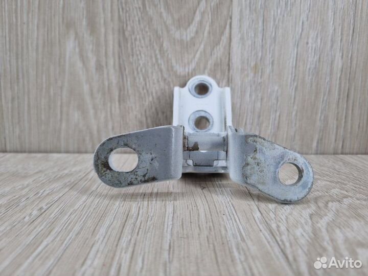 Петля двери задняя правая Hyundai Solaris 2