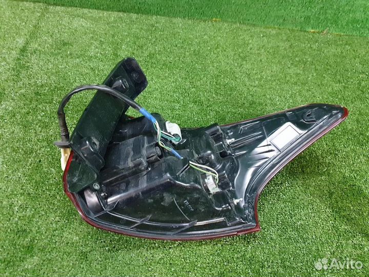 Фонарь задний наружный левый Mitsubishi Outlander