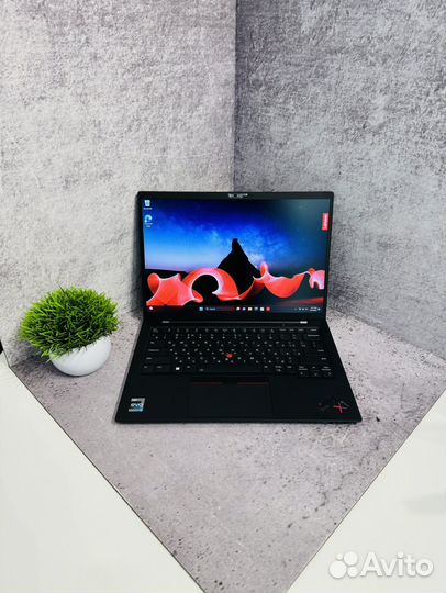 Lenovo thinkpad x1 carbon gen 11 i7 1355U 16/512