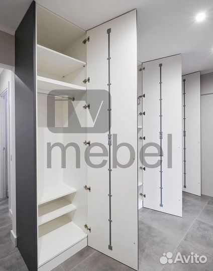 Распашной шкаф