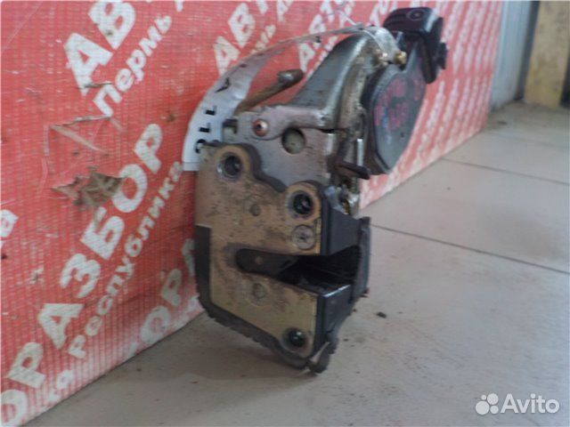 Замок двери задний правый Toyota Corolla AE110