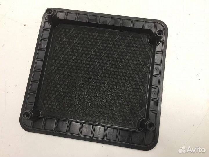 Решетка левого сабвуфера (BMW X3)