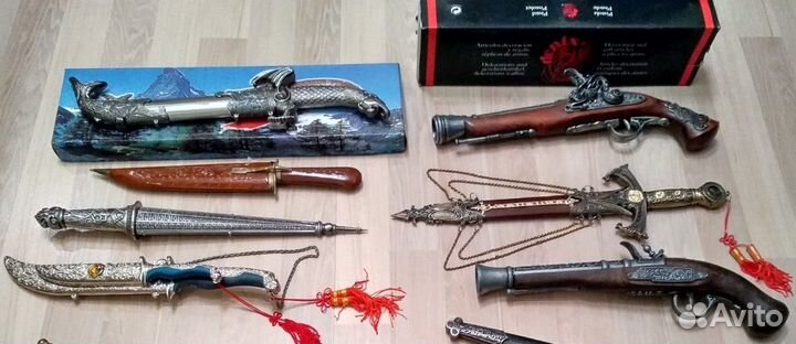 Коллекция сувенирного оружия