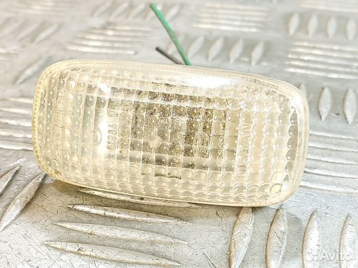 Повторитель в крыло левый Nissan Primera 1996 2002