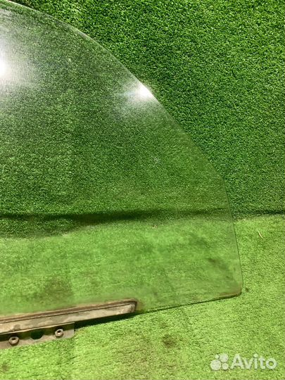 Стекло передней правой двери Niva Chevrolet