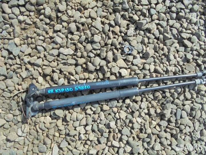 Амортизатор багажника Toyota Vitz KSP130 1KR-FE