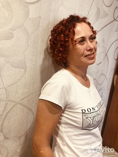 Модель на афрокудри