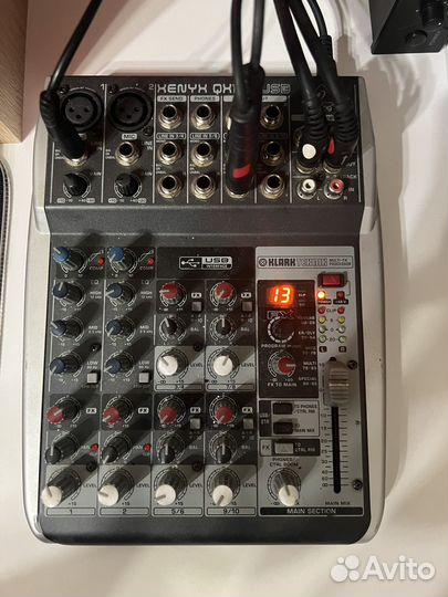 Микшерный пульт behringer