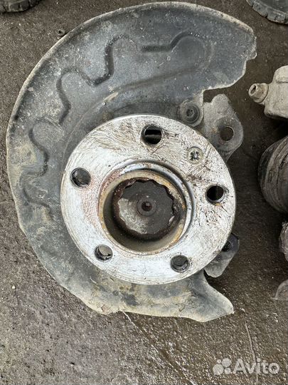 Volkswagen polo 5 передний кулак