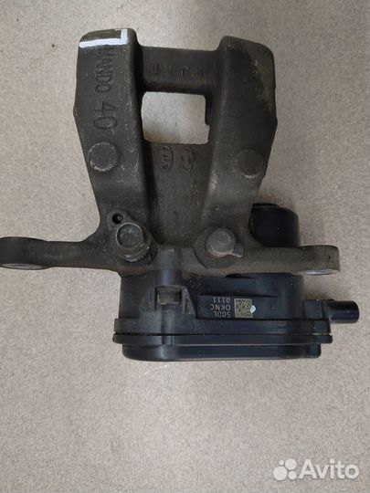 Суппорт задний левый с мотором Hyundai Santa Fe 4