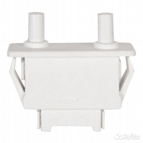 Кнопка выелючения света в холодильнике