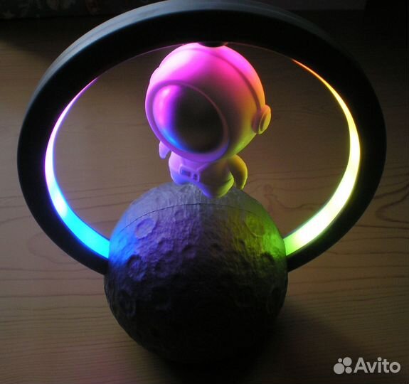 Беспроводная колонка космонавт