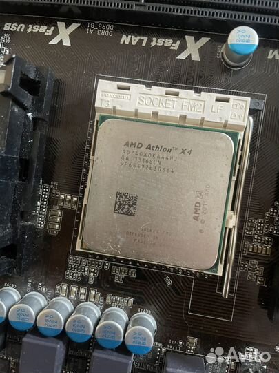 Материнская плата с процессором и памятью