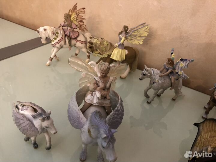 Фигурки эльфов на лошадях от schleih
