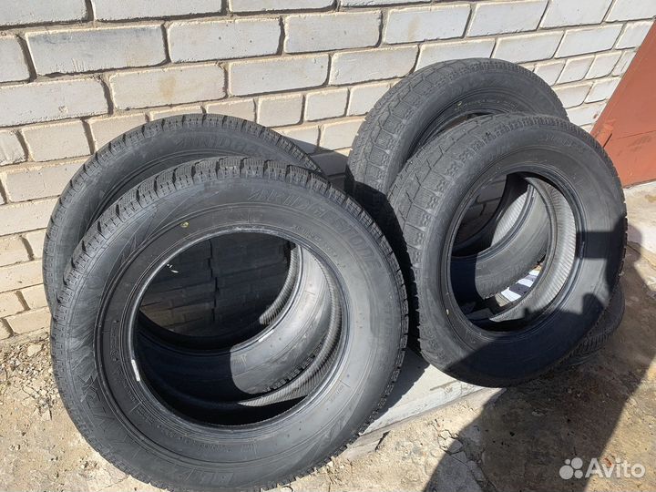 Bridgestone Blizzak VRX 215/65 R16 98