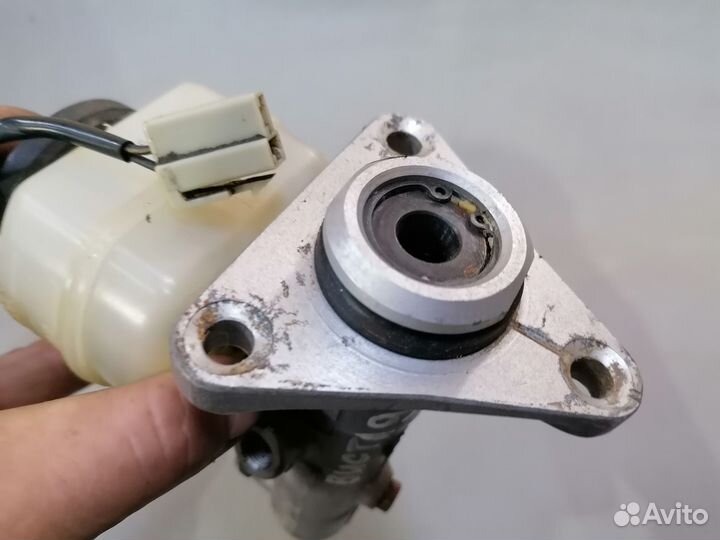 Главный тормозной цилиндр Toyota Vista 91