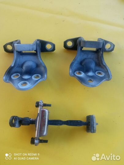 Петли водительской двери Hyundai Terracan