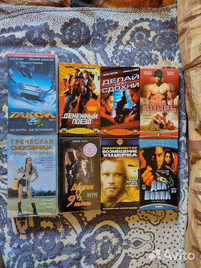 Видеокассеты VHS с фильмами разных жанров