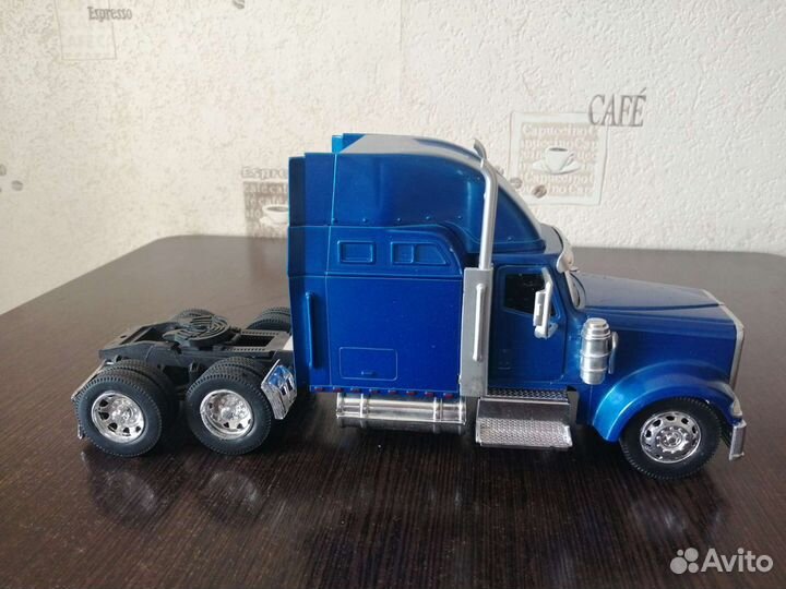 Модель international 1/32