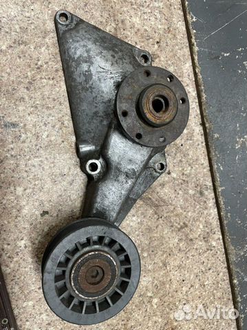 Кронштейн термомуфты Mercedes M103 A1032050805