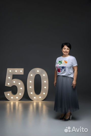 Цифры с лампами для фотозоны