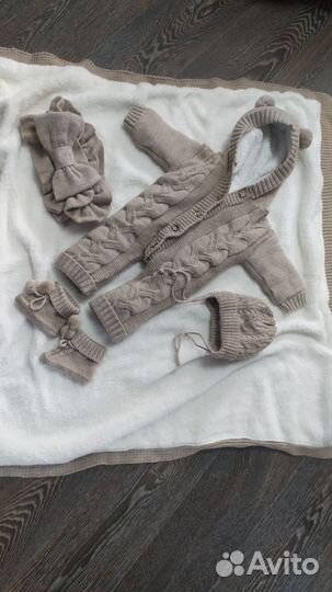 Комплект на выписку вязанный