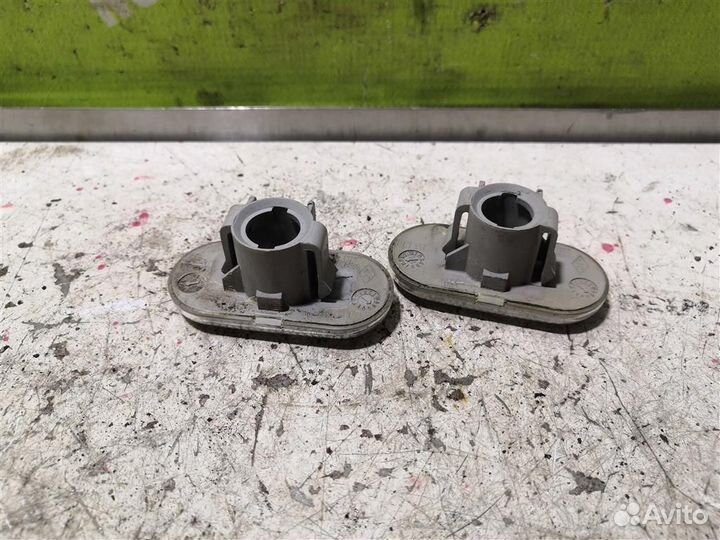 Повторитель на крыло белый Рено Логан