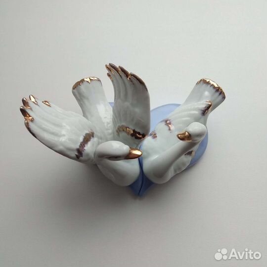 Статуэтка пара лебедей