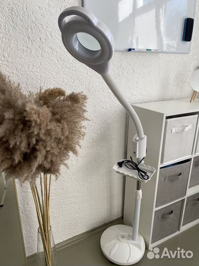 Лампа лупа косметологическая