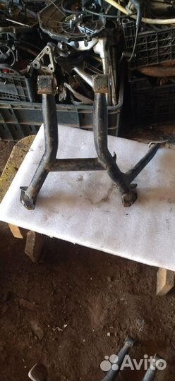 Центральная подставка для Suzuki GSF250 Bandit