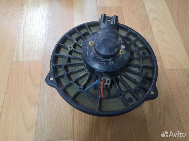 Моторчик печки Mitsubishi Grandis правый руль