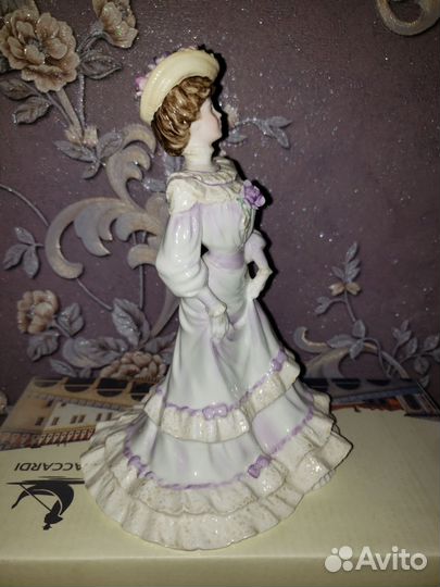 Фарфоровые статуэтки дамы англия