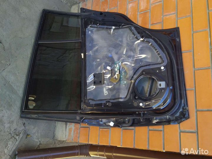 Задняя правая дверь на Nissan Tiida хетчбэк