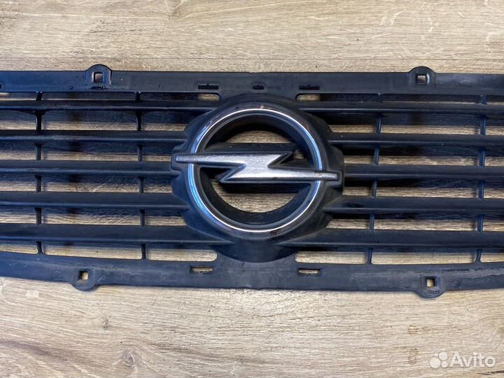 Opel movano решетка радиатора