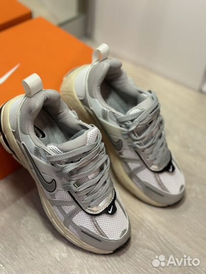 Кроссовки Nike V2K Run White Silver Beige