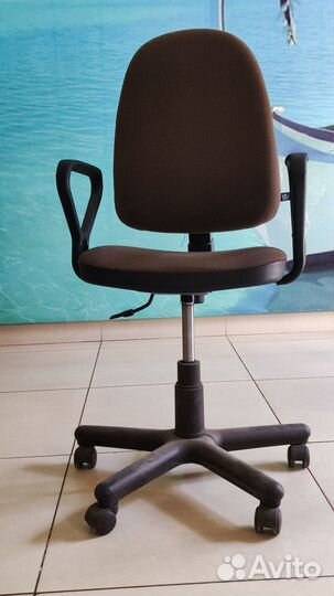 Стул-кресло офисное, компьютерное на колёсиках