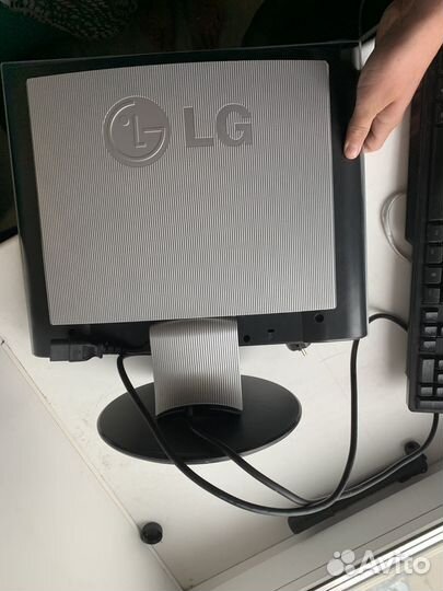 Монитор LG