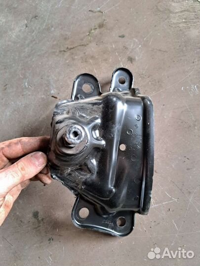 Кронштейн заднего дивана Porsche Cayenne 955