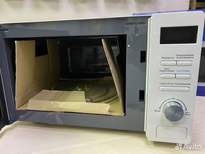 Микроволновая печь Midea AM720C4E-W